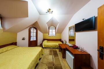 Трехместный номер с балконом в Отеле Family Hotel Ogi